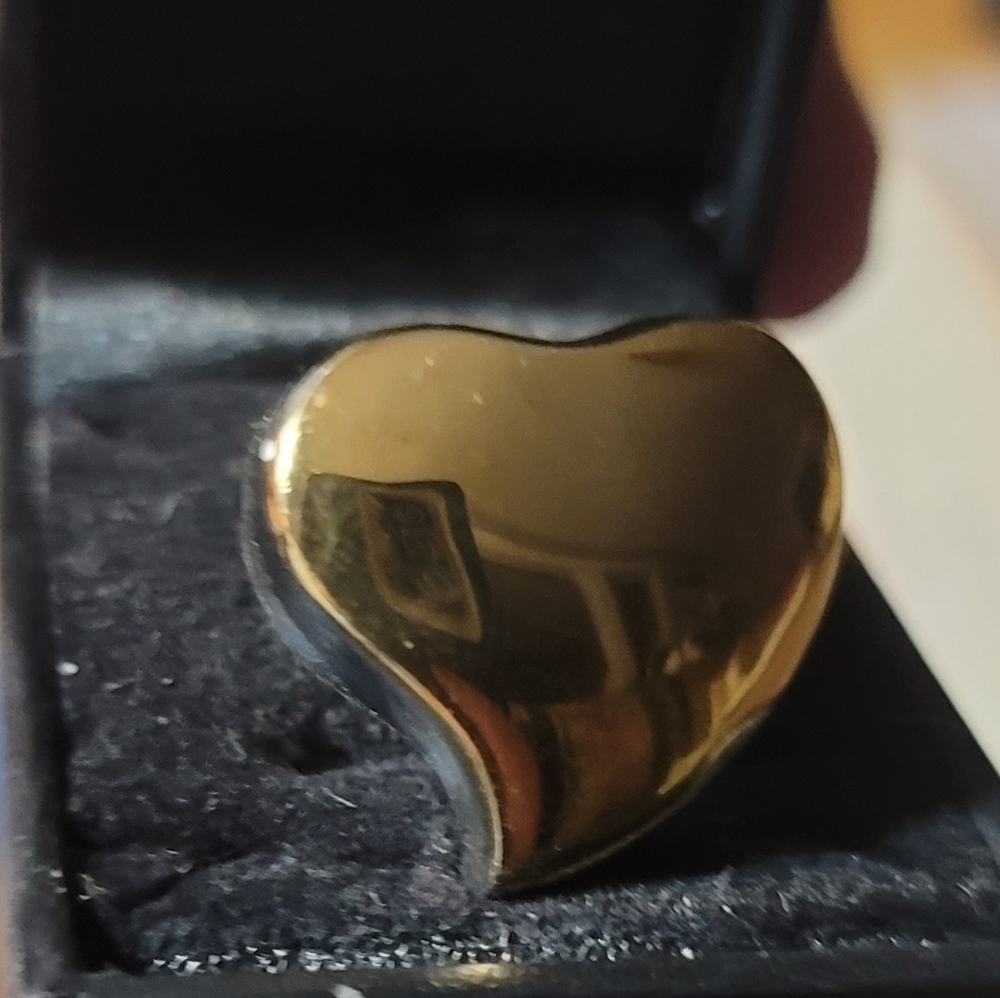 LARGE GOLD HEART W/ SILVER BAND- SIZE 6